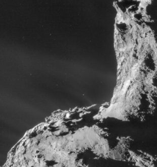 67P/Churyumov-Gerasimenko en 2014. // Source : ESA/Rosetta/NAVCAM (photo recadrée)