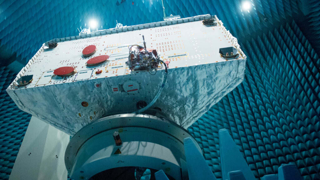 BepiColombo lors d'un test. // Source : Flickr/CC/European Space Agency (photo recadrée)