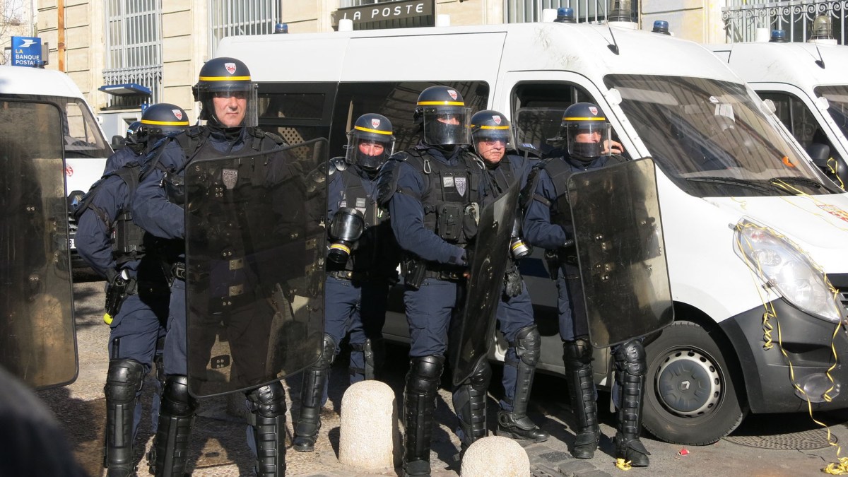 Des CRS à Montpellier, début 2019. // Source : Peter