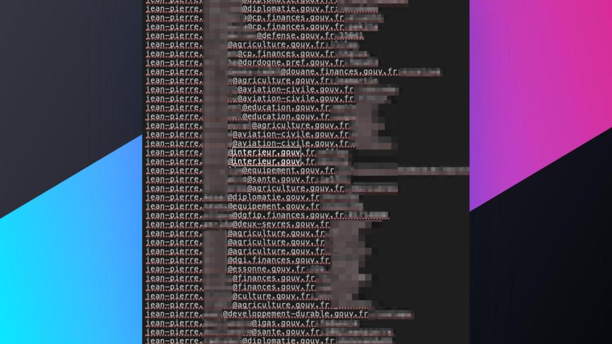 Collecter des adresses gouvernementales et les mots de passe associés s'avère relativement facile. // Source : Numerama