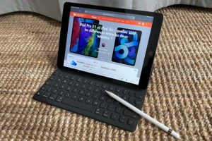 iPad 2020 et Smart Keyboard // Source : Maxime Claudel pour Numerama