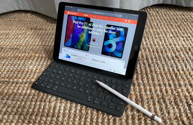 iPad 2020 and Smart Keyboard // Source: Maxime Claudel for Numerama iPad 2020 and Smart Keyboard // Source: Maxime Claudel for Numerama