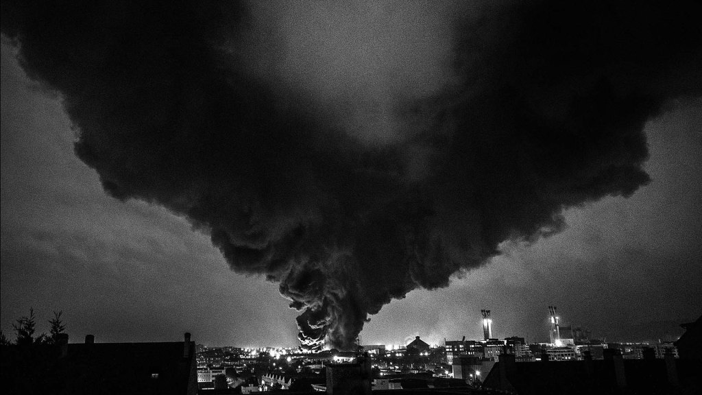 L'Incendie de l'usine Lubrizol de Rouen, photographié le matin du 26 septembre 2019. // Source : Daniel Briot