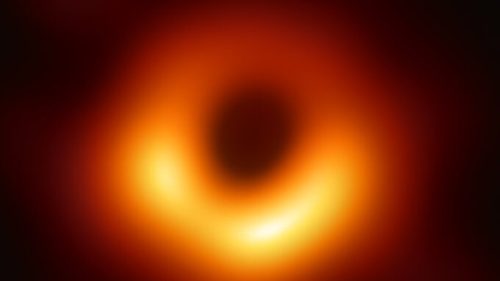 M87*. // Source : Wikimedia/CC/Event Horizon Telescope (photo recadrée)