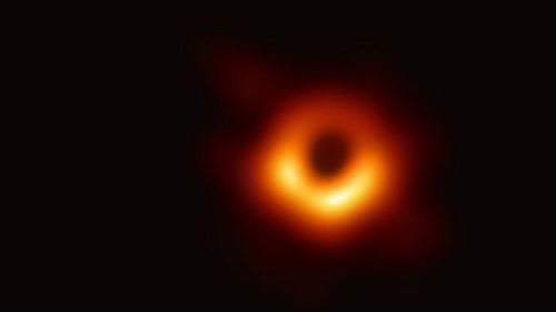 Première image d'un trou noir, M87*. // Source : Wikimedia/Event Horizon Telescope (image recadrée)