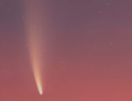 La comète C/2020 F3 (NEOWISE). // Source : Flickr/CC/Nico Carver (NebulaPhotos.com) (photo recadrée)
