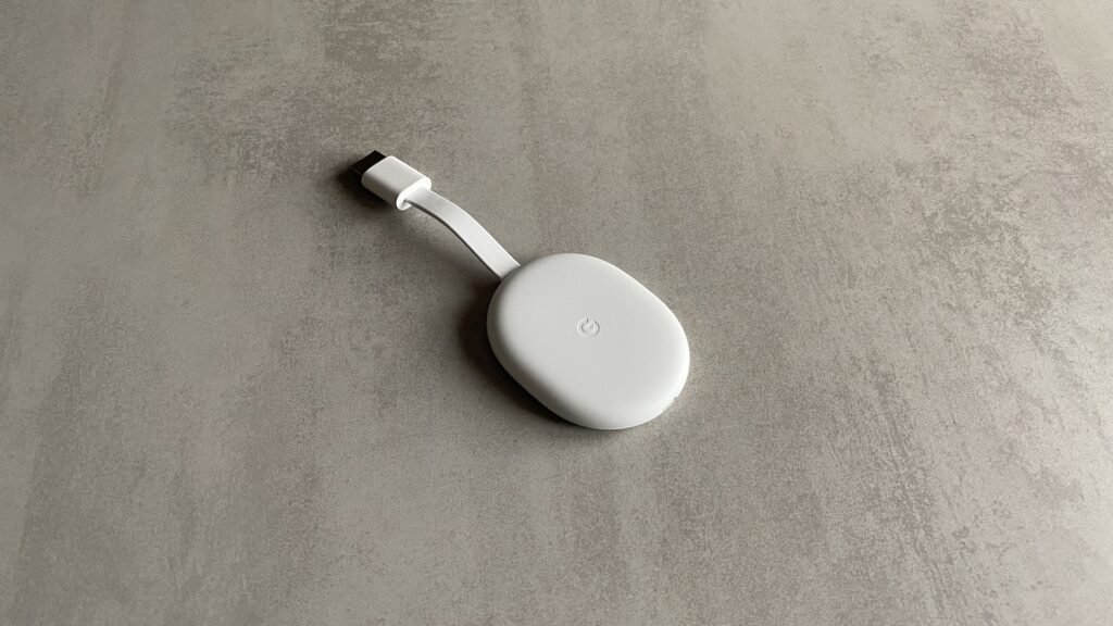 Le Google Chromecast avec Google TV (avant) // Source : Maxime Claudel pour Numerama Le Google Chromecast avec Google TV (avant) // Source : Maxime Claudel pour Numerama