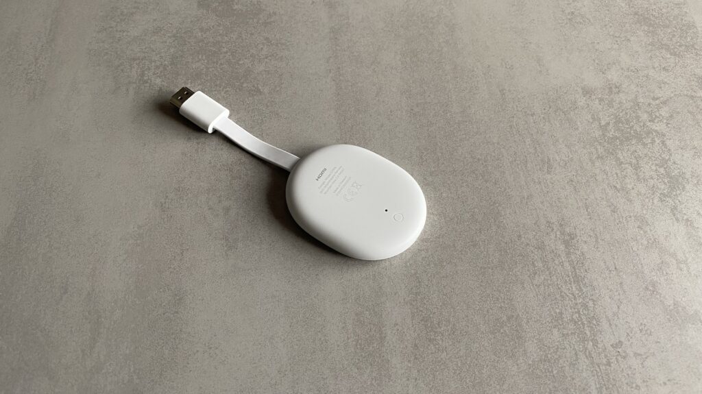 Le Google Chromecast avec Google TV (arrière) // Source : Maxime Claudel pour Numerama Le Google Chromecast avec Google TV (arrière) // Source : Maxime Claudel pour Numerama