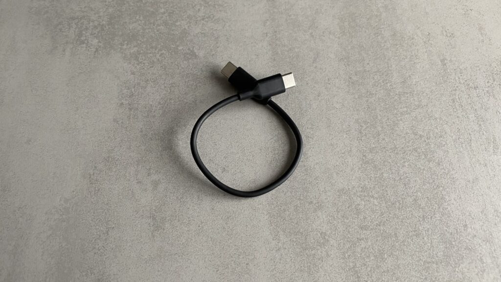 Le petit câble USB-C fourni avec les Beats Flex // Source : Maxime Claudel pour Numerama