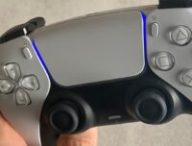 Manette DualSense de la PS5 quand elle est allumée // Source : Maxime Claudel pour Numerama