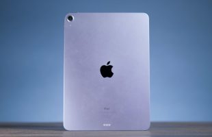 L'iPad Air 2020 d'Apple // Source : Louise Audry pour Numerama