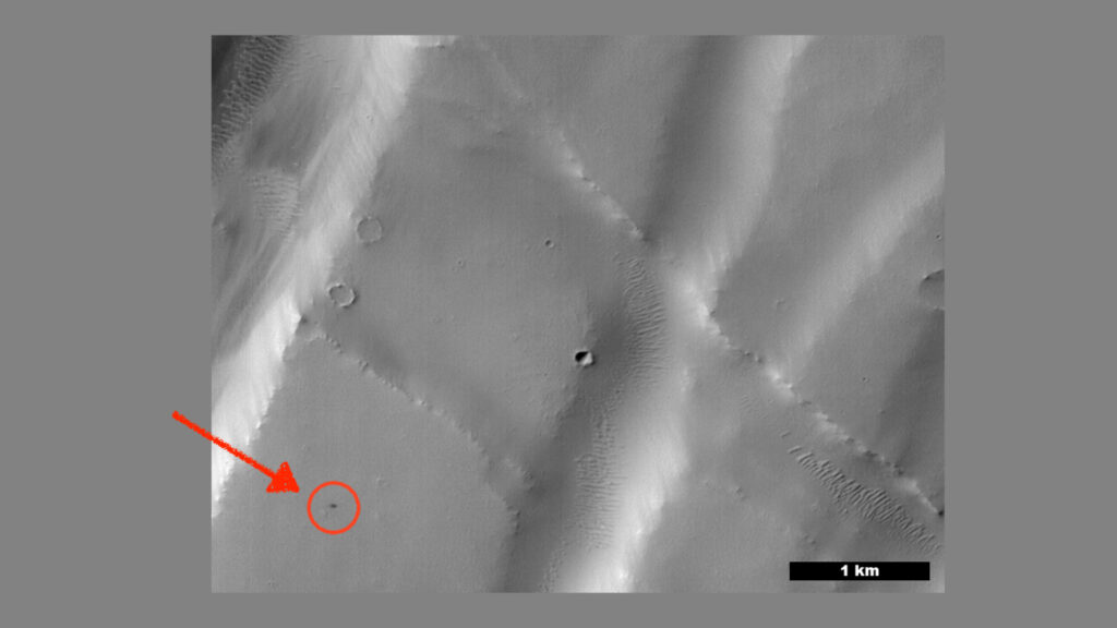 Cratères repérés par l'IA sur une image de la caméra CTX. // Source : NASA/JPL-Caltech/MSSS (annotation Numerama)
