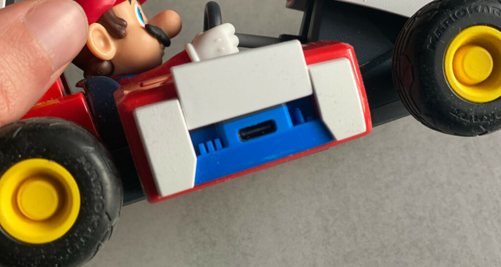 Le port USB-C du kart de Mario Kart Live: Home Circuit // Source : Nintendo Le port USB-C du kart de Mario Kart Live: Home Circuit // Source : Nintendo