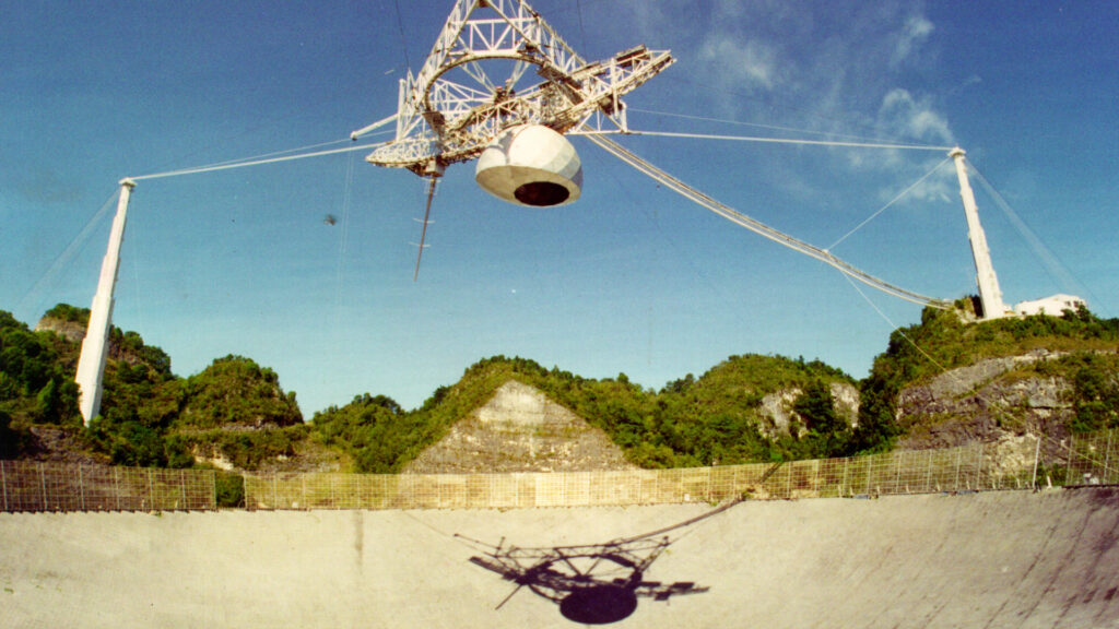 L'observatoire emblématique sera mis hors service. // Source : Arecibo Observatory (photo recadrée)