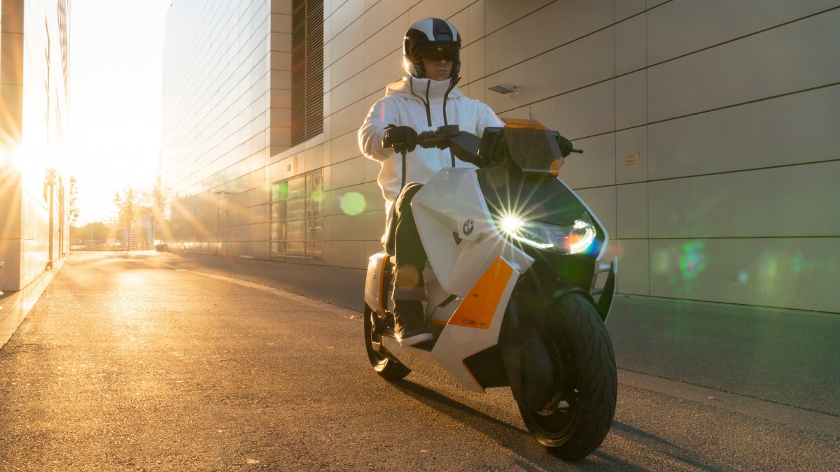 BMW Motorrad Definition CE 04 // Source : BMW