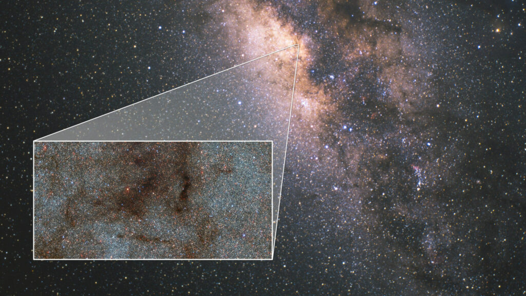 Le bulbe galactique. // Source : Milky Way photo: Akira Fujii; Inset photo: CTIO/NOIRLab/NSF/AURA/STScI, W. Clarkson (UM-Dearborn), C. Johnson (STScI), and M. Rich (UCLA)