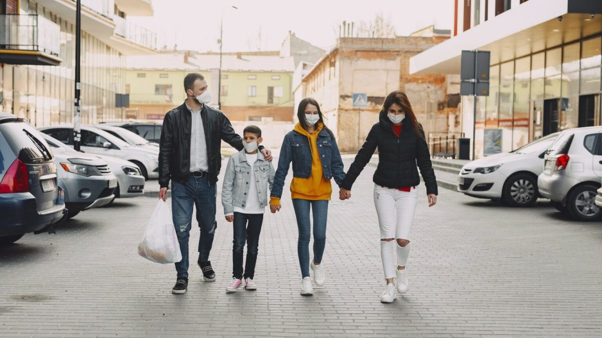 Une famille au temps du coronavirus. // Source : Pexels