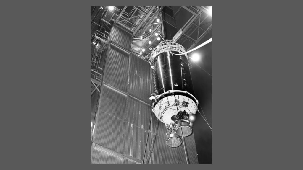 Étage supérieur d'une fusée Centaur (1964), semblable à celui lancé en 1966. // Source : Nasa (photo recadrée)
