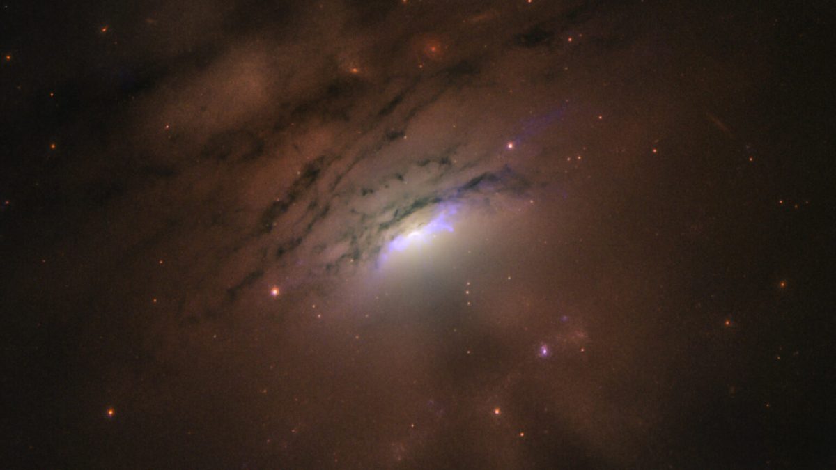 IC 5063 observée par Hubble. // Source : NASA, ESA, STScI and W.P. Maksym (CfA) (image recadrée)