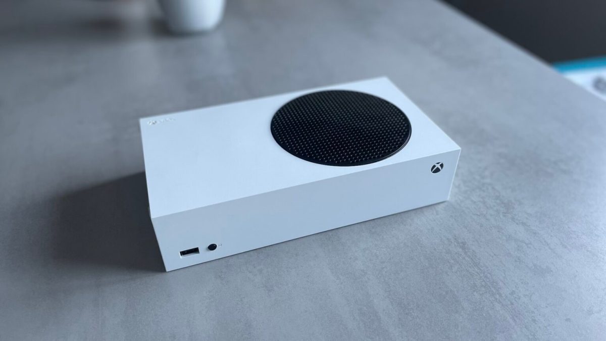 La Xbox Series X quand elle est couchée // Source : Maxime Claudel pour Numerama