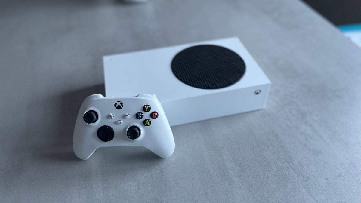 La Xbox Series X et sa manette // Source : Maxime Claudel pour Numerama