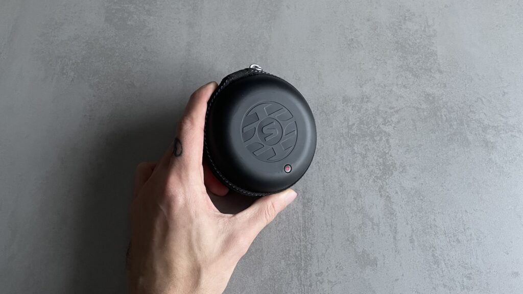 Boîtier des écouteurs Shure Aonic 215 // Source : Maxime Claudel pour Numerama Boîtier des écouteurs Shure Aonic 215 // Source : Maxime Claudel pour Numerama