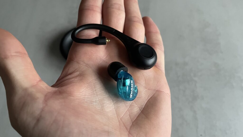 L'argument modulable des écouteurs Shure Aonic 215 // Source : Maxime Claudel pour Numerama L'argument modulable des écouteurs Shure Aonic 215 // Source : Maxime Claudel pour Numerama