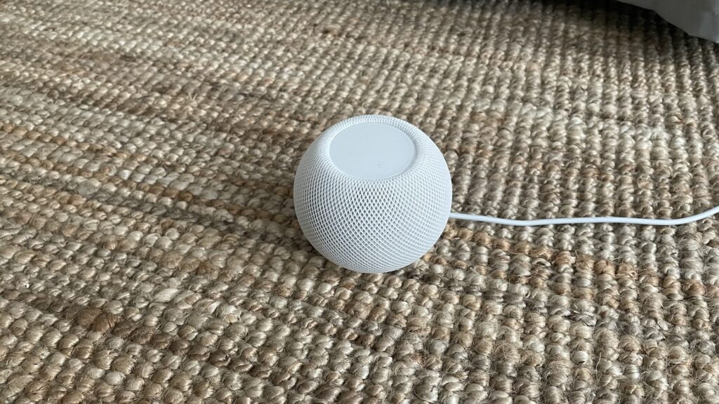 Le HomePod mini // Source : Maxime Claudel pour Numerama Le HomePod mini // Source : Maxime Claudel pour Numerama