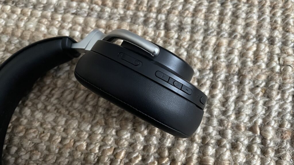 Les boutons du casque Shure Aonic 50 // Source : Maxime Claudel pour Numerama Les boutons du casque Shure Aonic 50 // Source : Maxime Claudel pour Numerama