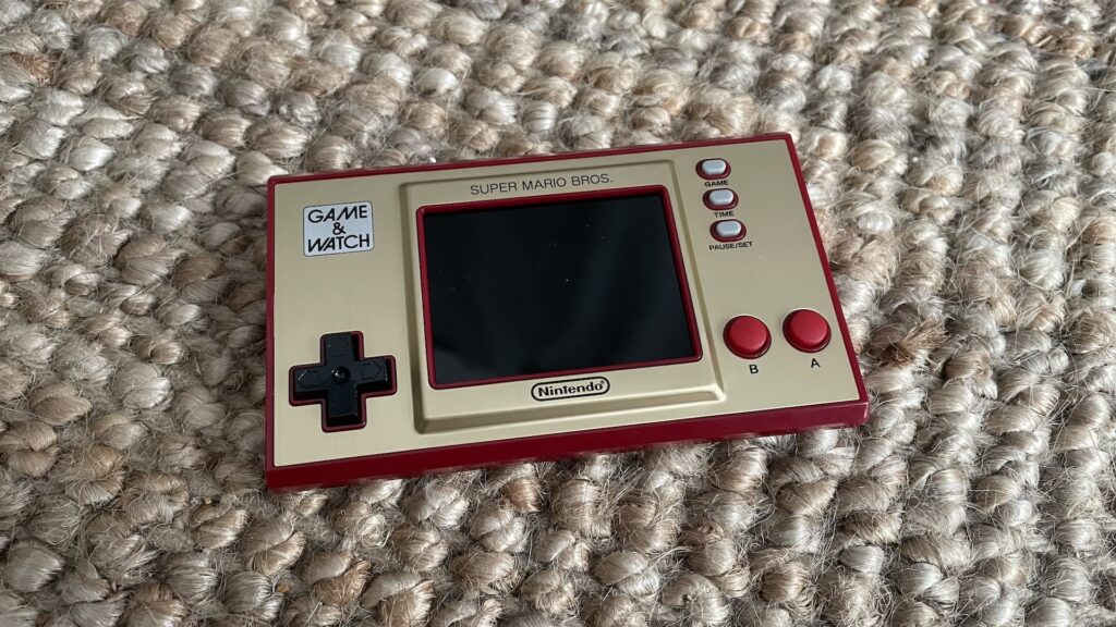 La Game & Watch Super Mario Bros. (éteinte) La Game & Watch Super Mario Bros. (éteinte)