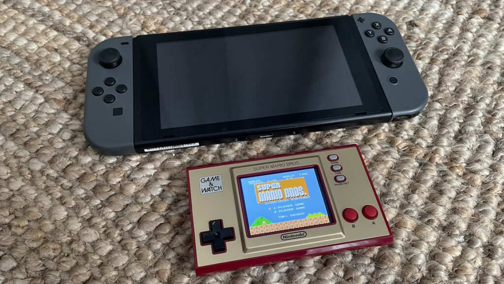 Game & Watch Super Mario Bros. versus Nintendo Switch