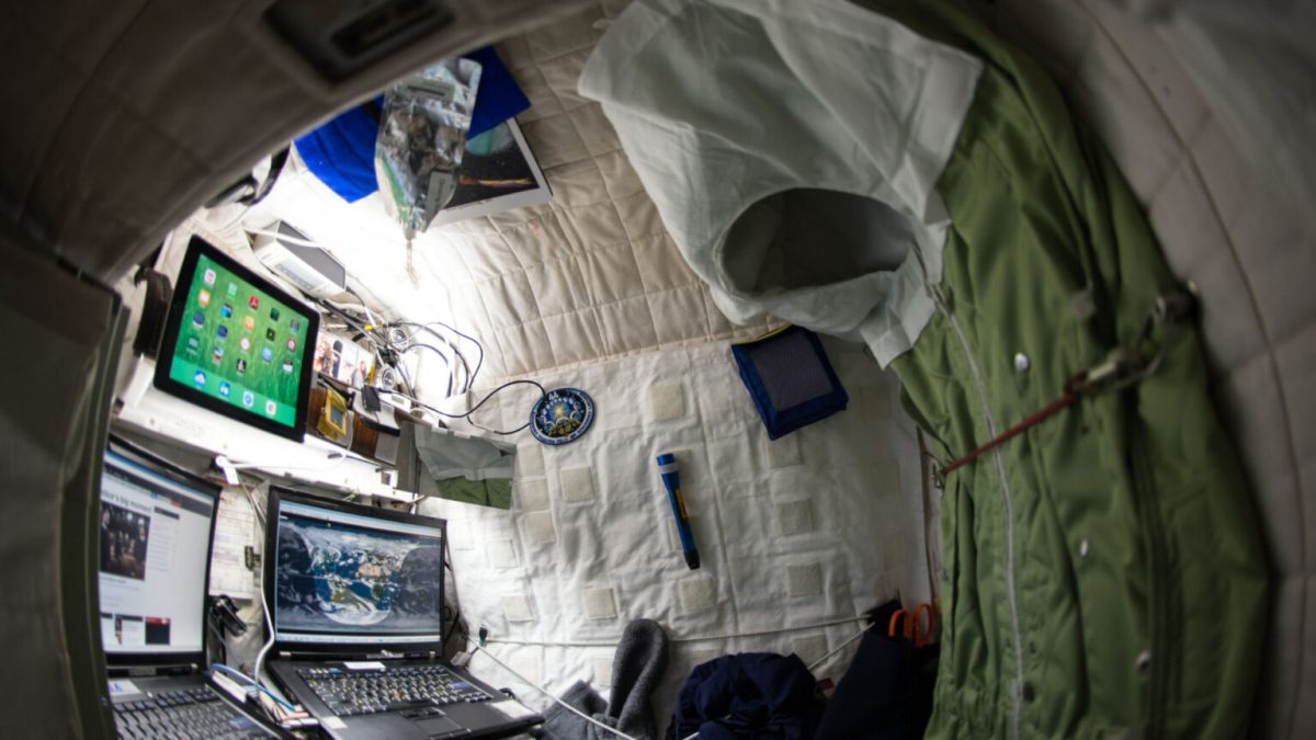 Une chambre à bord de l'ISS. // Source : Flickr/CC/Nasa Johnson (photo recadrée)