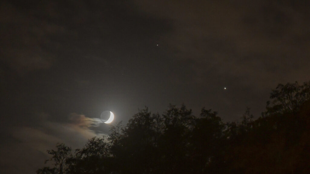 La Lune, Jupiter et Saturne le 19 novembre. // Source : Flickr/CC/Jürgen Mangelsdorf (photo recadrée)