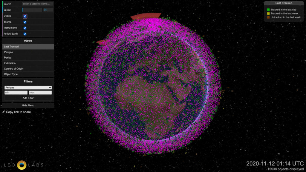 Les débris spatiaux sont représentés en rose. // Source : Capture d'écran le 13 novembre 2020