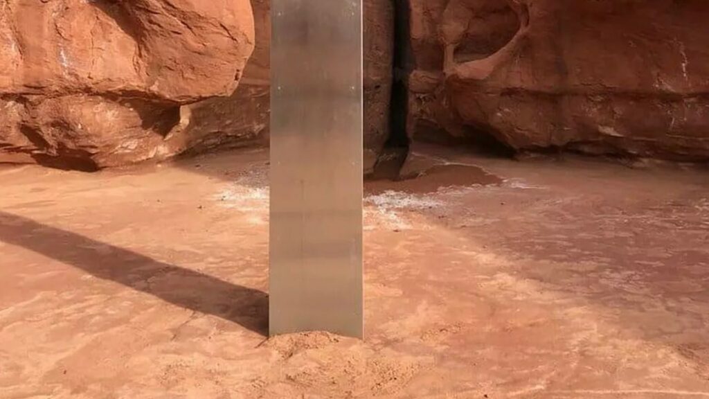 Le monolithe a été découvert fin novembre 2020. Il est apparemment installé là depuis 2016. // Source : Utah Department of Public Safety Aero Bureau