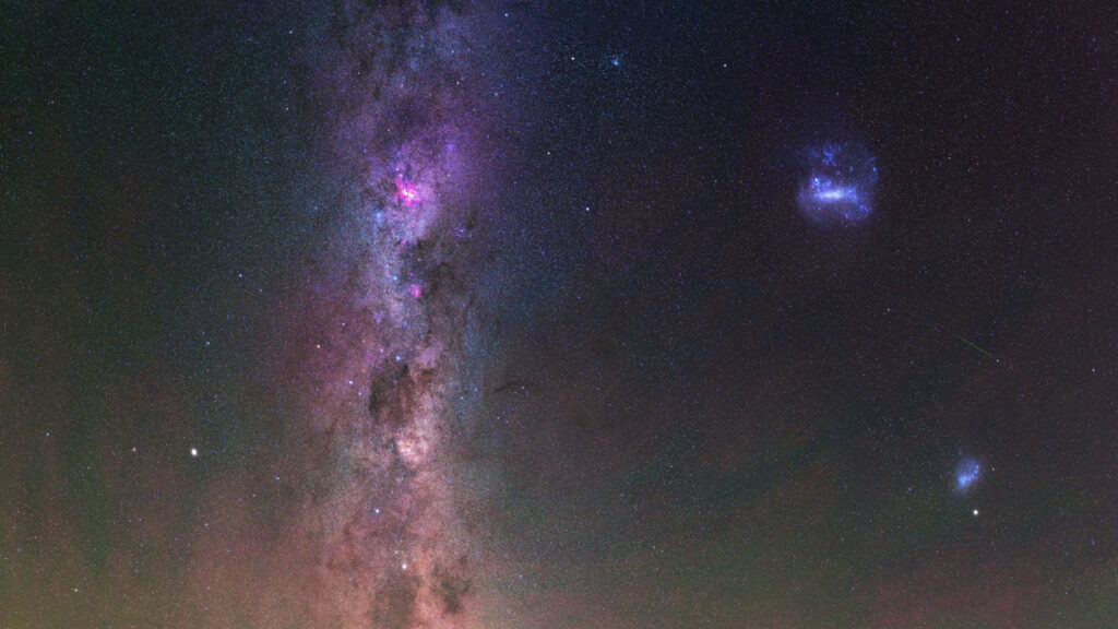 Voie lactée et nuages de Magellan. // Source : Flickr/CC/Trevor Dobson (photo recadrée)
