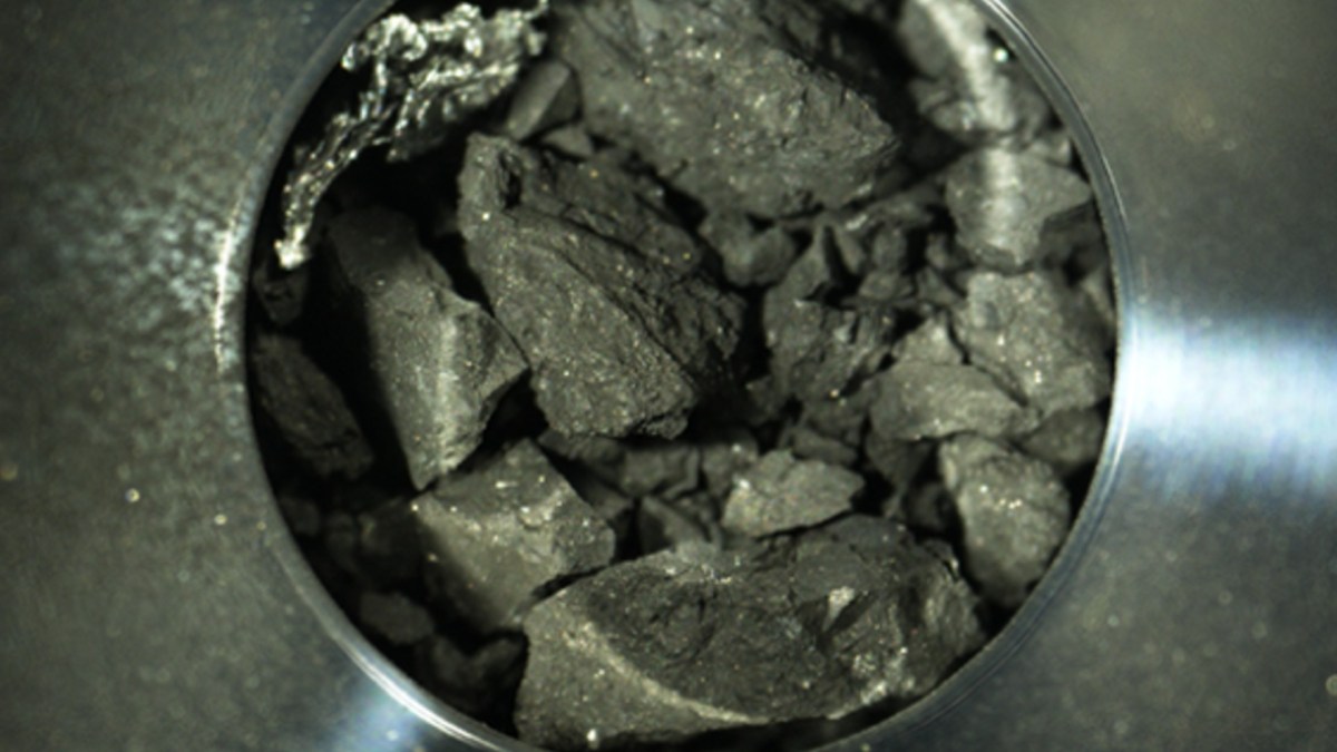 Echantillons issus de la chambre C d'Hayabusa-2. // Source : JAXA