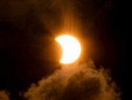 L'éclipse vue depuis Itapevi au Brésil. // Source : Flickr/CC/Prefeitura de Itapevi/Felipe Barros | ExLibris | PMI (photo recadrée)