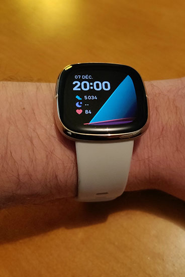 Fitbit Sense poignet