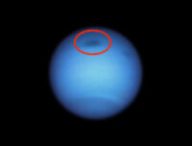 Neptune vue par Hubble. // Source : NASA, ESA, STScI, M.H. Wong (University of California, Berkeley), and L.A. Sromovsky and P.M. Fry (University of Wisconsin-Madison), annotation Numerama