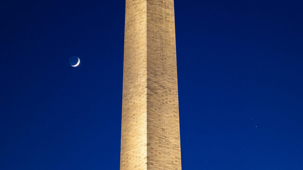 La Lune, Saturne et Jupiter vues depuis Washington D.C. // Source : Flickr/CC/Nasa HQ Photo (photo recadrée)