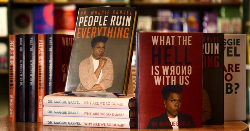 Les faux livres de la psychanalyste jouée par Leslie Jones dans Mort à 2020 // Source : Capture d'écran Netflix