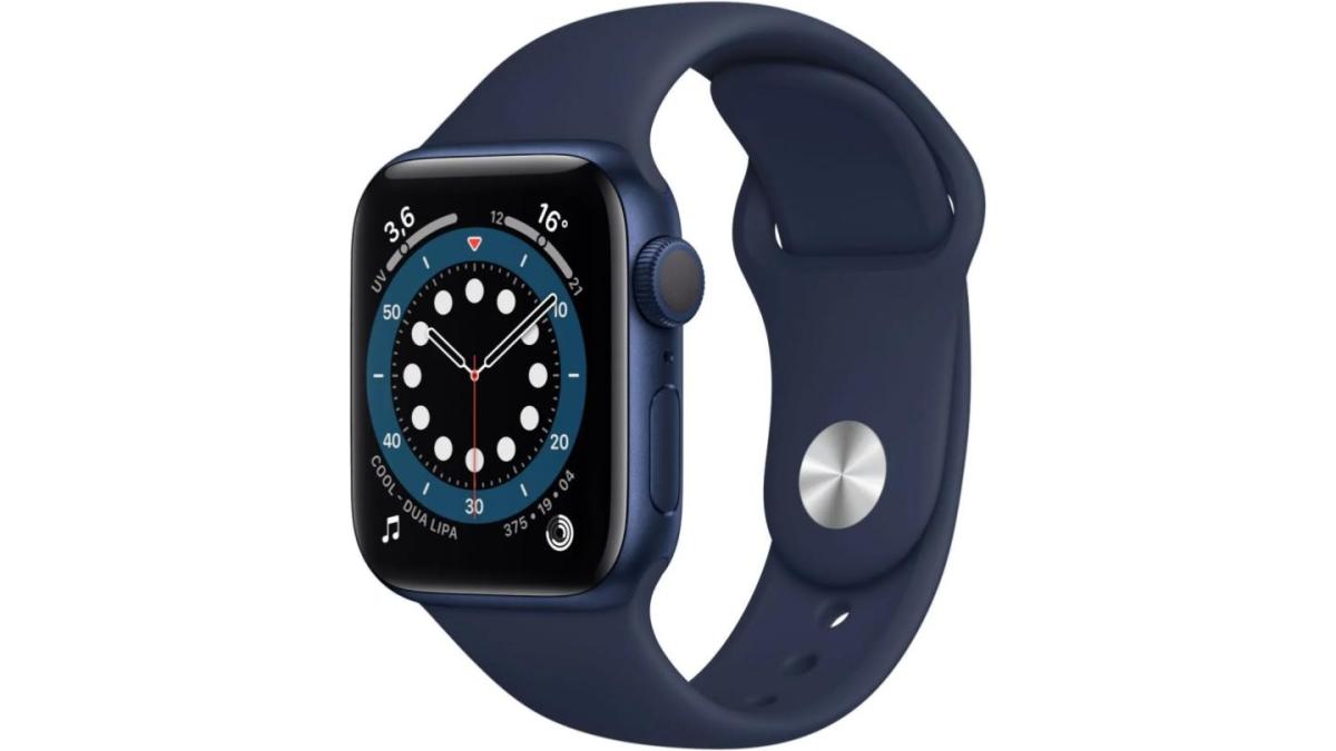 Apple Watch Series 6 bleu avec bracelet sport bleu marine