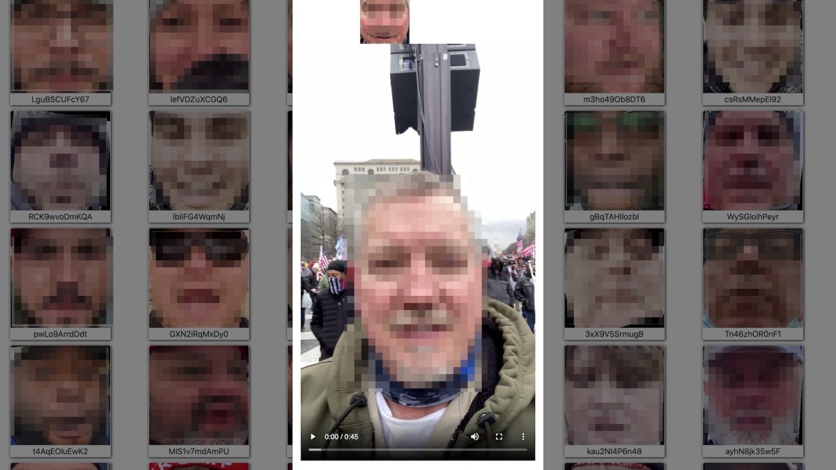 Un site inquiétant compile des visages à partir de vidéos extraites sur Parler. // Source : Faces of the Riot