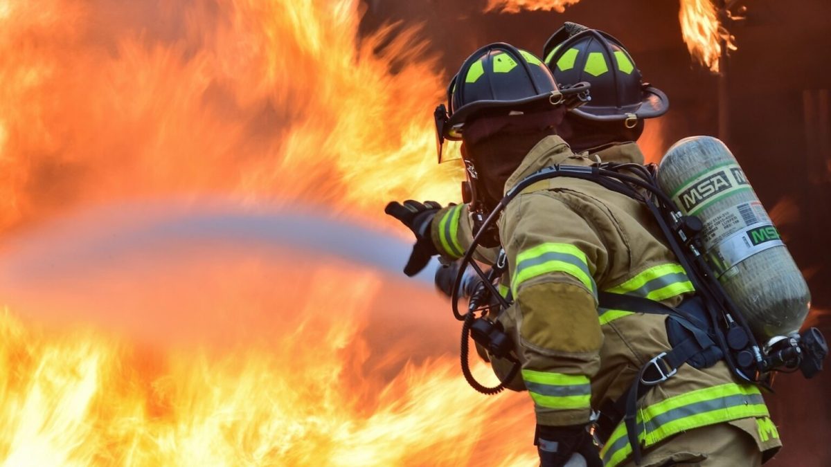 Chris Krebs a un feu à éteindre avant de commencer son chantier. // Source : CCO/PxHere