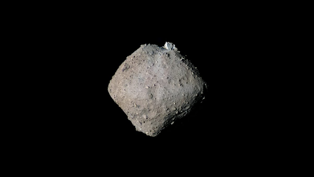 Ryugu. // Source : Flickr/CC/Kevin Gill (photo recadrée et modifiée)