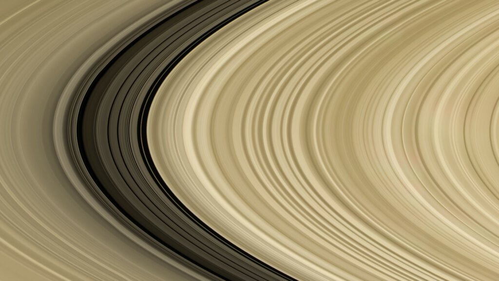 Pierścienie Saturna.  // Źródło: Flickr/CC/Kevin Gill (przycięty obraz)