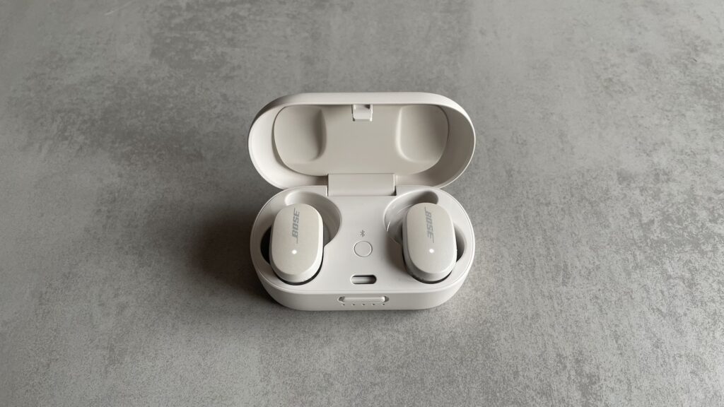 Écouteurs Bose QuietComfort Earbuds dans leur boîtier