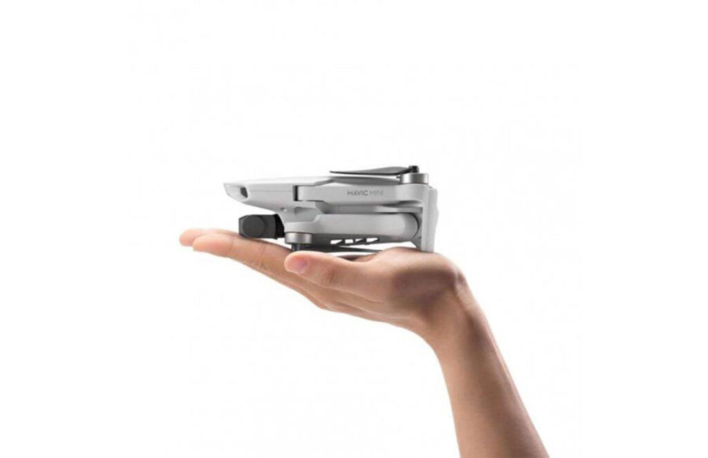 Avec ses 249 grammes, le DJI Mavic Mini est compact et léger // source : Amazon