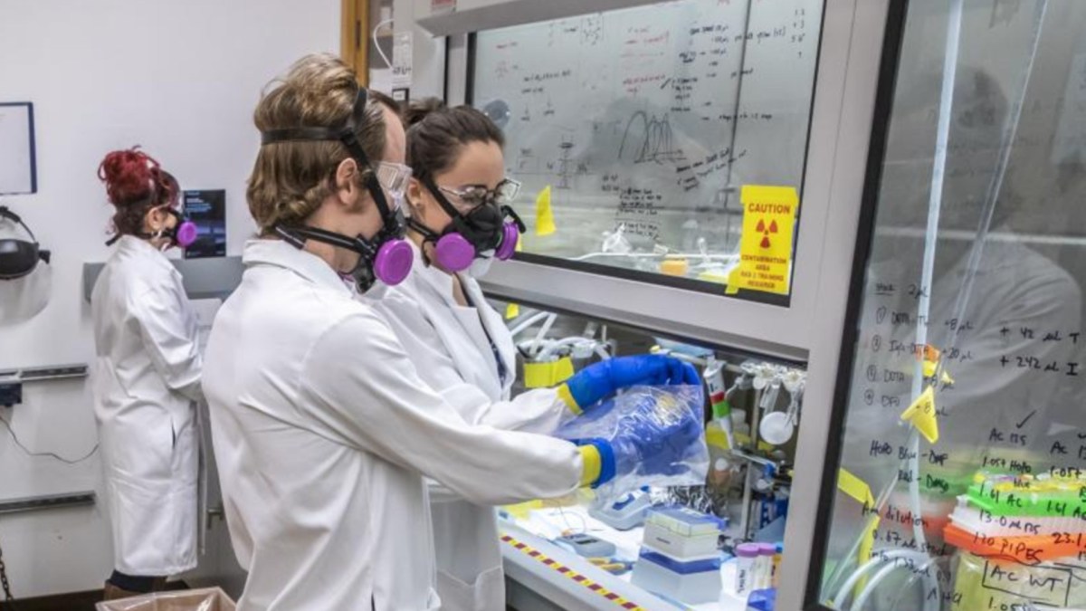 Une partie des scientifiques ayant mesuré l'einsteinium. // Source : Berkeley